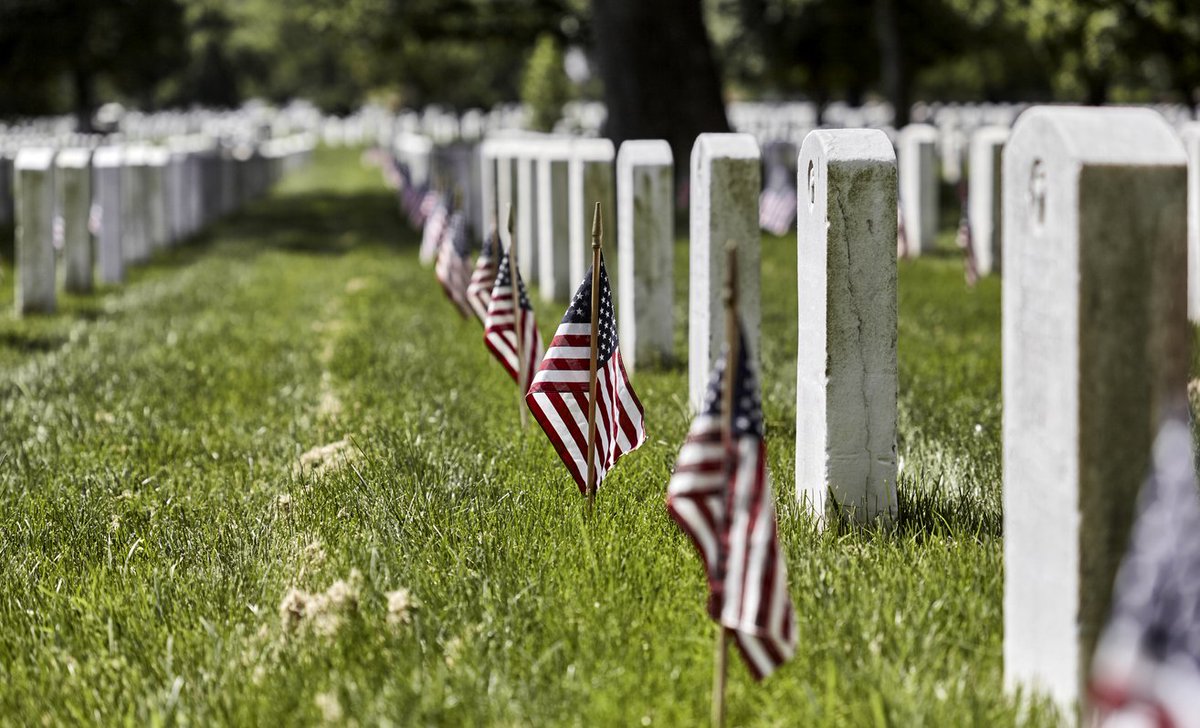 PolishEmbassyUS's tweet photo. On this 🇺🇸 Memorial Day, we honor the men and women of the United States Armed Forces, including those Polish Americans, who perished in the line of duty.

May we never forget their sacrifices. 🕯 https://t.co/zK3ur0xhlY