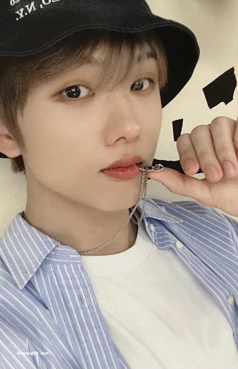 PJSLOOKS's tweet image. #JISUNG Beatbox - Photobook ver. PCs Scan

© jisung02_byo