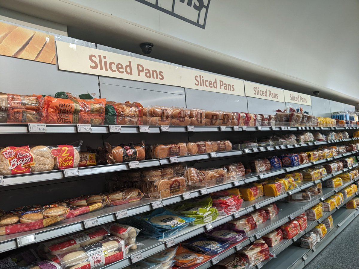 TwistingKoek's tweet photo. Tell me you're in Ireland, without telling me you're in Ireland.... #slicedpan 🤷‍♀️ https://t.co/JvCDg1F2Qb