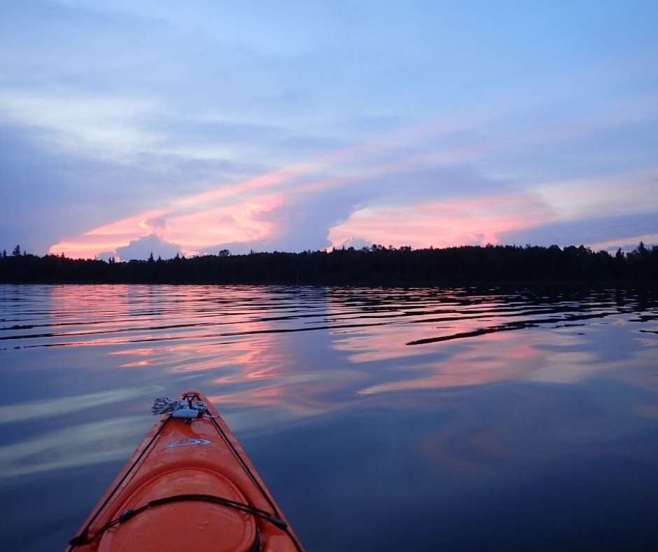 TravelReportMX's tweet photo. Thompson´s Resort, es la mejor opción para que los amantes de la pesca y del canotaje vivan unas vacaciones llenas de adrenalina. @DestinationCAN @Saskatchewan  #ExploreCAN #CanadaisOpen #ExploreSask https://t.co/xTrnRQSUAi