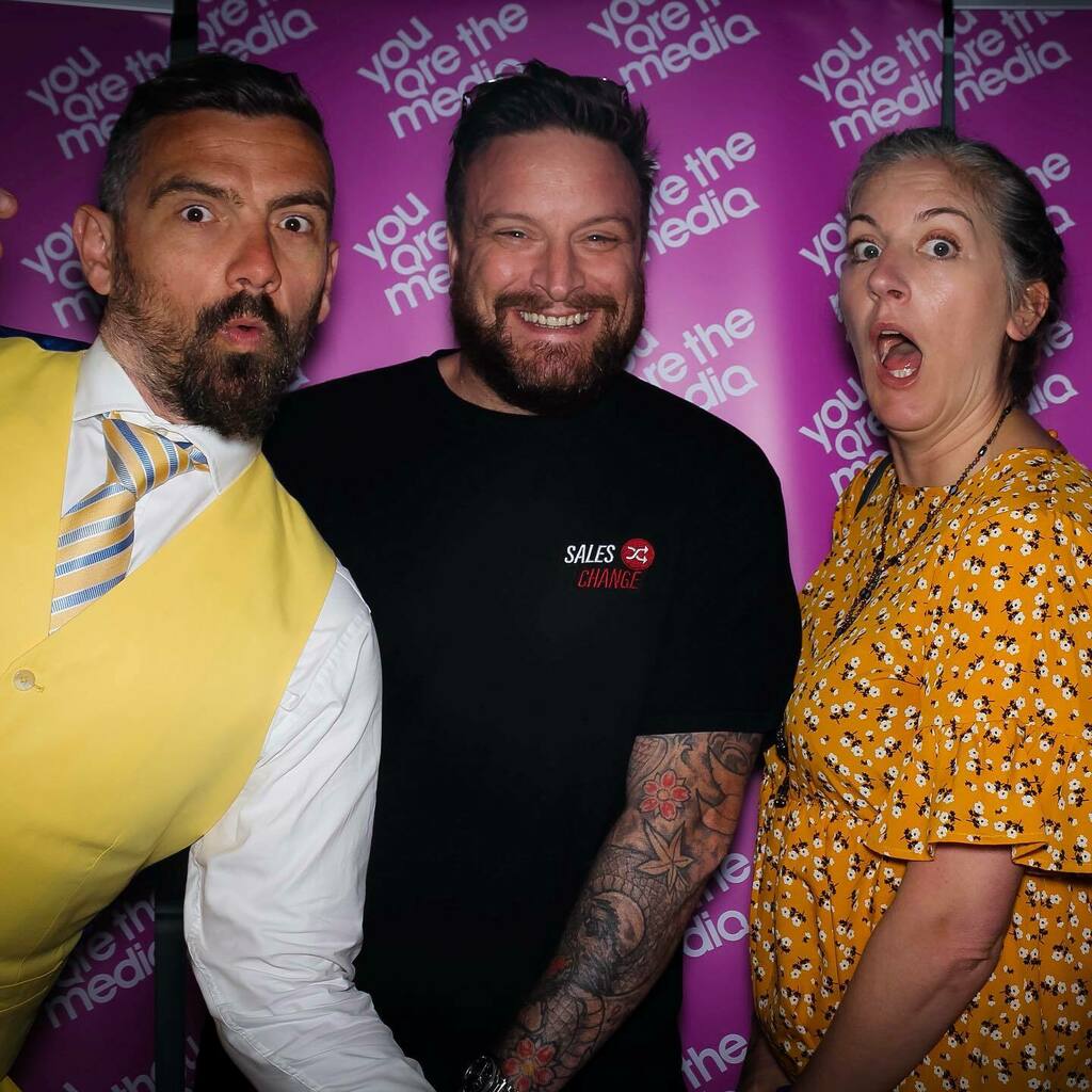 YellowTuxedoUK's tweet photo. Posting this picture for one reason and one reason only.
@immattking is a legend. That is all. Thanks for reading. Carry on!
______________
#friendsinbusiness #amazinghumans #legendary #businessnetwork #luckytohaveyou https://t.co/S0GVTiWIG5 https://t.co/QUSjjjw0D2