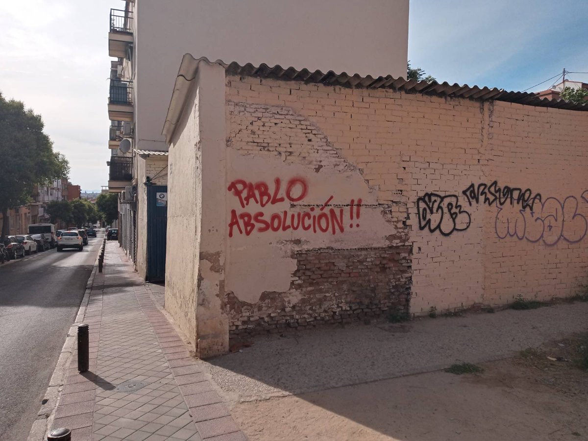 YescaMadrid's tweet photo. ‼️ MÁXIMA DIFUSIÓN ‼️

A nuestro compañero Pablo le piden más de cinco años por echar pintura a una estatua. Más de cinco años por luchar.

BASTA de represión, #PABLOABSOLUCIÓN 

📢 Esta es la plataforma en su apoyo @PabloAbsolucion 📢 https://t.co/nC8PGh1xoK