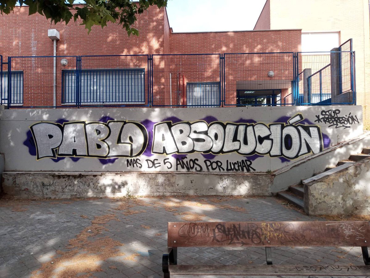 YescaMadrid's tweet photo. ‼️ MÁXIMA DIFUSIÓN ‼️

A nuestro compañero Pablo le piden más de cinco años por echar pintura a una estatua. Más de cinco años por luchar.

BASTA de represión, #PABLOABSOLUCIÓN 

📢 Esta es la plataforma en su apoyo @PabloAbsolucion 📢 https://t.co/nC8PGh1xoK