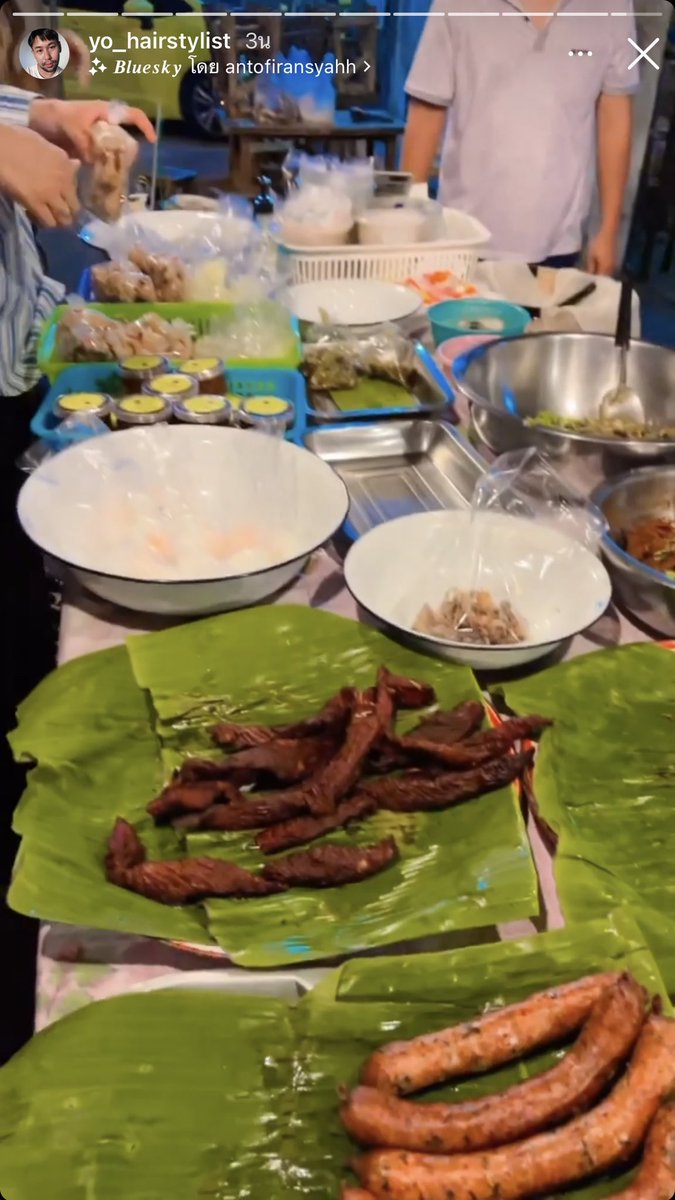 h2ohologramns's tweet photo. จากสตอรี่พี่โย คือ ศลป ถือถุงแคปหมู ฉันหิว
ไก่ทอดเที่ยงคืน ฮือออออออ คิดถึงเชียงใหม่
cr. ig : yo_hairstylist
 #NONTTANONT https://t.co/lybP585TrU