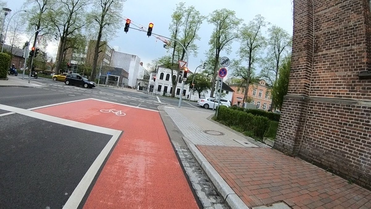 ADFC_Oldenburg's tweet photo. Am #Weltfahrradtag findet passenderweise eine Jugend-Mobilitätskonferenz in #Oldenburg statt. Thema: „Wie bewegen wir uns in Oldenburg im Jahr 2030?“
Mit auf dem Podium ist auch unser neuer Vorsitzender, der bewegt sich schon 2022 mit dem 🚲 😜.

https://t.co/Rx20UVIxHX https://t.co/doNjtEp0zs
