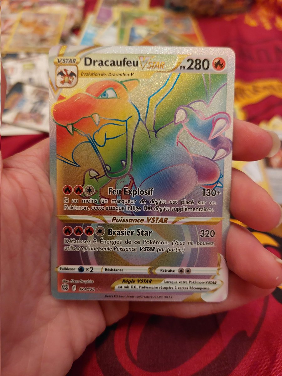 Inkheart39's tweet photo. Avec un peu de retard: encore merci à @Pokekalos, après moultes péripéties mon display a fini par arriver, et j'ai enfin pris le temps de l'ouvrir et je tombe sur cette carte incroyable ! https://t.co/ku8ZZpQiQm