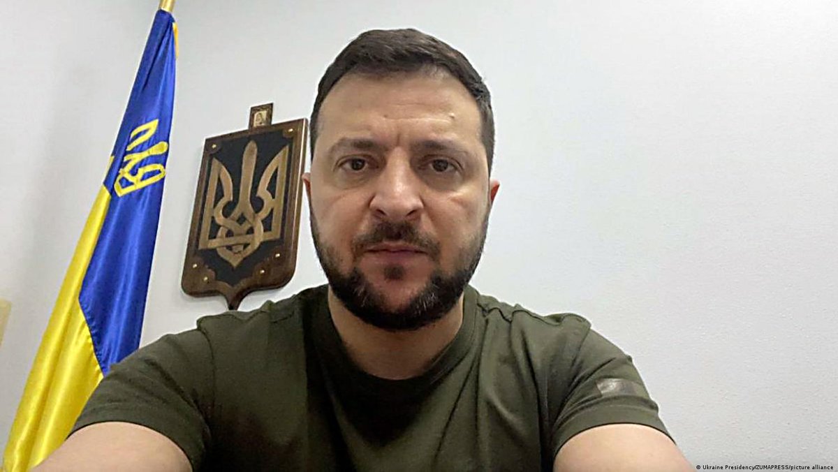 dw_russian's tweet photo. "Европа должна продемонстрировать силу. Потому что только силу Россия воспринимает как аргумент", - сказал Зеленский, обращаясь Европейскому Совету. Он призвал ввести шестой пакет санкций против РФ и предоставить Украине статус кандидата в ЕС https://t.co/kTzmPTlhja