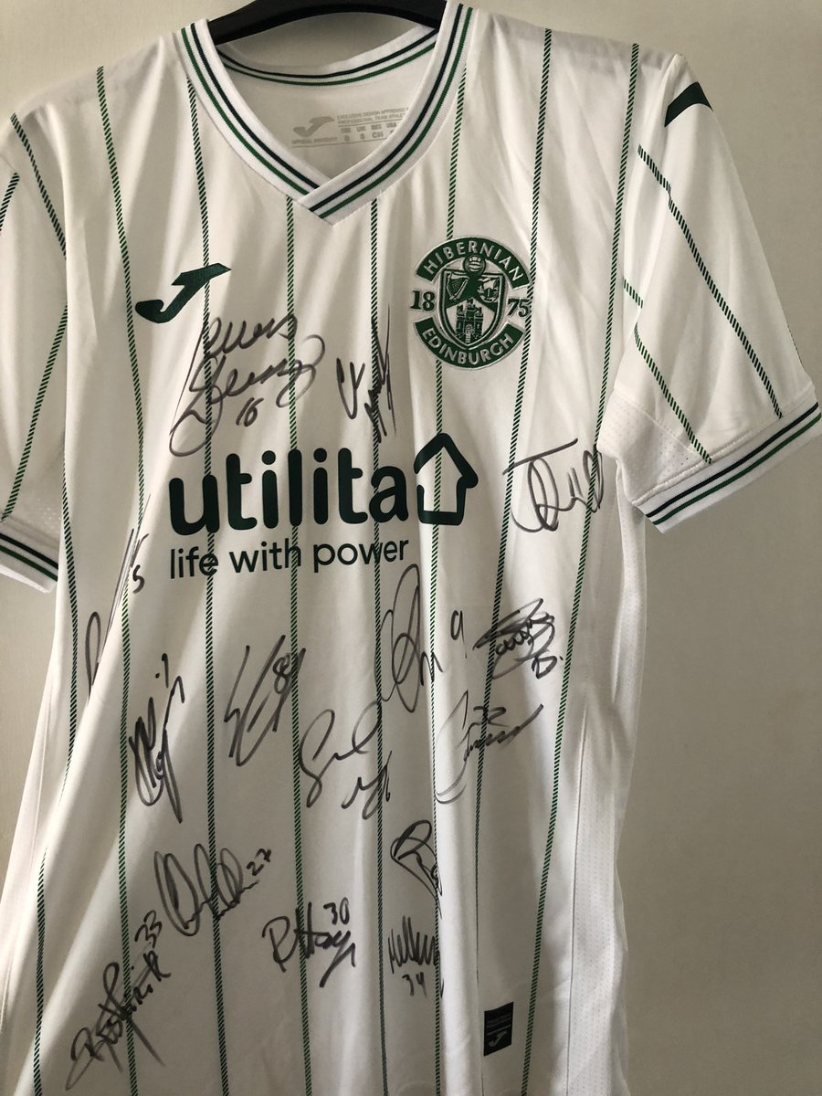 🚨GIVEAWAY🚨

The next giveaway is a <a href="/HibernianFC/">Hibernian Football Club</a> shirt signed by this seasons squad! To enter please do the following:

1. Retweet this post
2. Follow <a href="/headitpodcast/">Head It Podcast</a> 

Winner will be announced Thursday 9th June!

Thanks again to Ryan Porteous for sorting this out👏!
