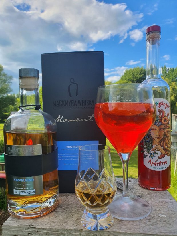 Mark's malt on this beautiful sunny Saturday is the newest and final moment release from 
<a href="/mackmyra/">Mackmyra Swedish Whisky</a>
 Virvelvind 👌 🇸🇪 and Jen's (not) gin is the awesome Doppelgänger aperitivo cocktail from #doghousedistill 🍹 ☀️
<a href="/The_LWS/">The Little Whisky Shop</a>