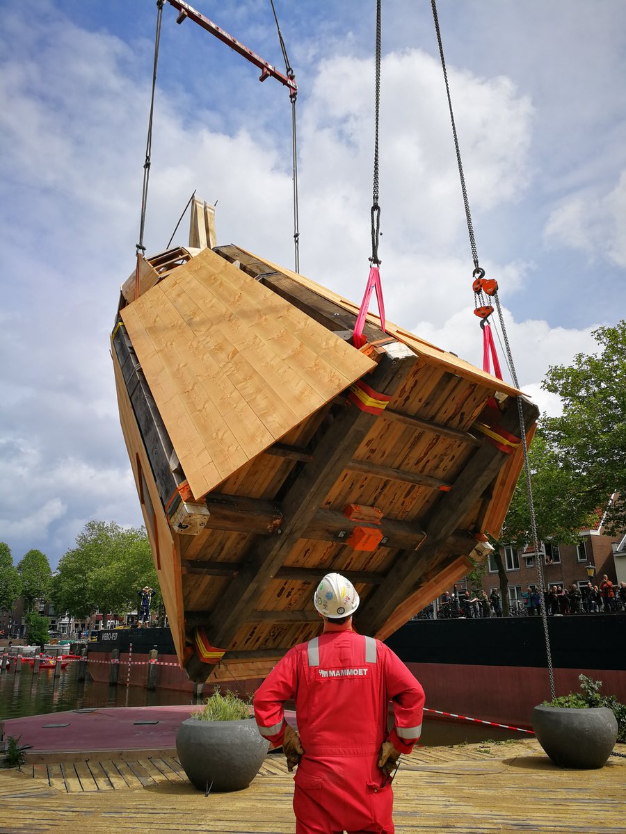mammoetglobal's tweet photo. #Mammoet supported @stadskraan with transporting and lifting a reconstructed crane from the Middle Ages in The Netherlands. The crane travelled via land and water with help of multiple cranes, a barge and low bed trailers. Now it is ready to shine! 

📸 : @daasmaaktmee https://t.co/1nkM4zMMUe
