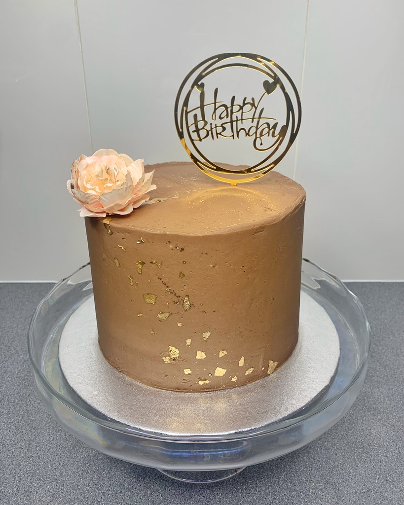 LuchiBakes's tweet photo. Send us a DM to order @luchibakes @smallbizsatuk #LuchiBakes #Quarantine #Baking #business #cake #SmallBizSatUK #shoplocal #supportsmallbusiness #BLM https://t.co/LddmQ7rvjI