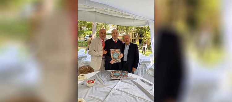 elpublicistamx's tweet photo. Presentación del libro “Un Siglo de la Radio en México”. Una síntesis histórica de la sociedad mexicana y de la industria de la radio. https://t.co/TvM6PXGuet
#Libro #Radio
.
#ElPublicistaMX https://t.co/YEwPn1QR1o