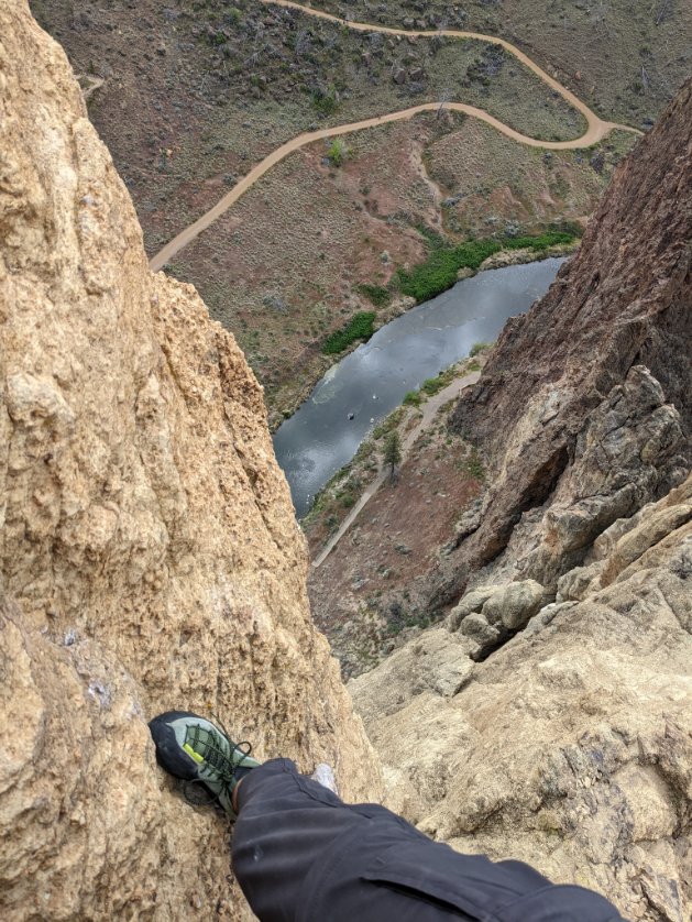 kellthenoise's tweet photo. The last few months I started climbing with women, and all of a sudden I started climbing higher, faster. Like security, women are underrepresented.  Here's a 🧵 the differences I see partnering with men and women. https://t.co/RzGXlA1QiK