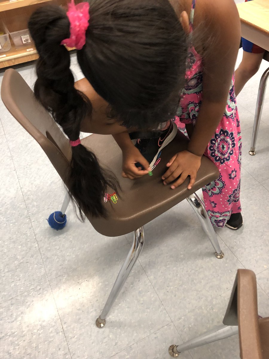MsMcdonaldtvdsb's tweet photo. Measurement Monday! My Ss have been enjoying finding different non-standard units to measure their body parts! @BonaventurePS @tvdsbmathk8 #mathisfun #movementmath #tvdsb https://t.co/aZNbUMJGCl