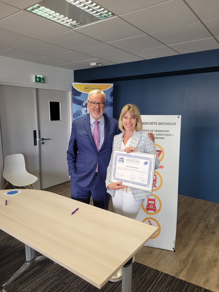 Remise des diplômes des ambassadeurs de l'emploi du transport et de la logistique en Auvergne Rhône Alpes.
Séverine MICHAUD et 7 entreprises s 'engagent dans une démarche inovante pour promouvoir les métiers, optimiser les recrutements et fidéliser les salariés du transport.