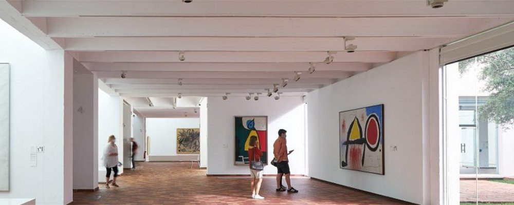 Torna el "Solstici Sert"!
És a dir, torna la possibilitat de visitar, durant unes hores, la <a href="/fundaciomiro/">Fundació Joan Miró, Barcelona</a> plena de llum natural, amb lluernes i cortines obertes, tal com va ser concebuda per Josep Lluís Sert i Joan Miró.
#SolsticiSert
+info: elglobusvermell.org/solstici-sert-…