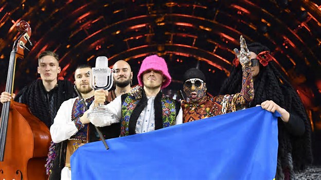 HerbeebyT's tweet photo. WhiteBit Exchange ta sayi kyautar girmamawa da akaba makaɗi ɗan Ukraine akan 500 ETH ($940,000) don miƙa kuɗin ga sojojin #ukraine.|| Herbeeby Teach. https://t.co/r2tgvMI1CC