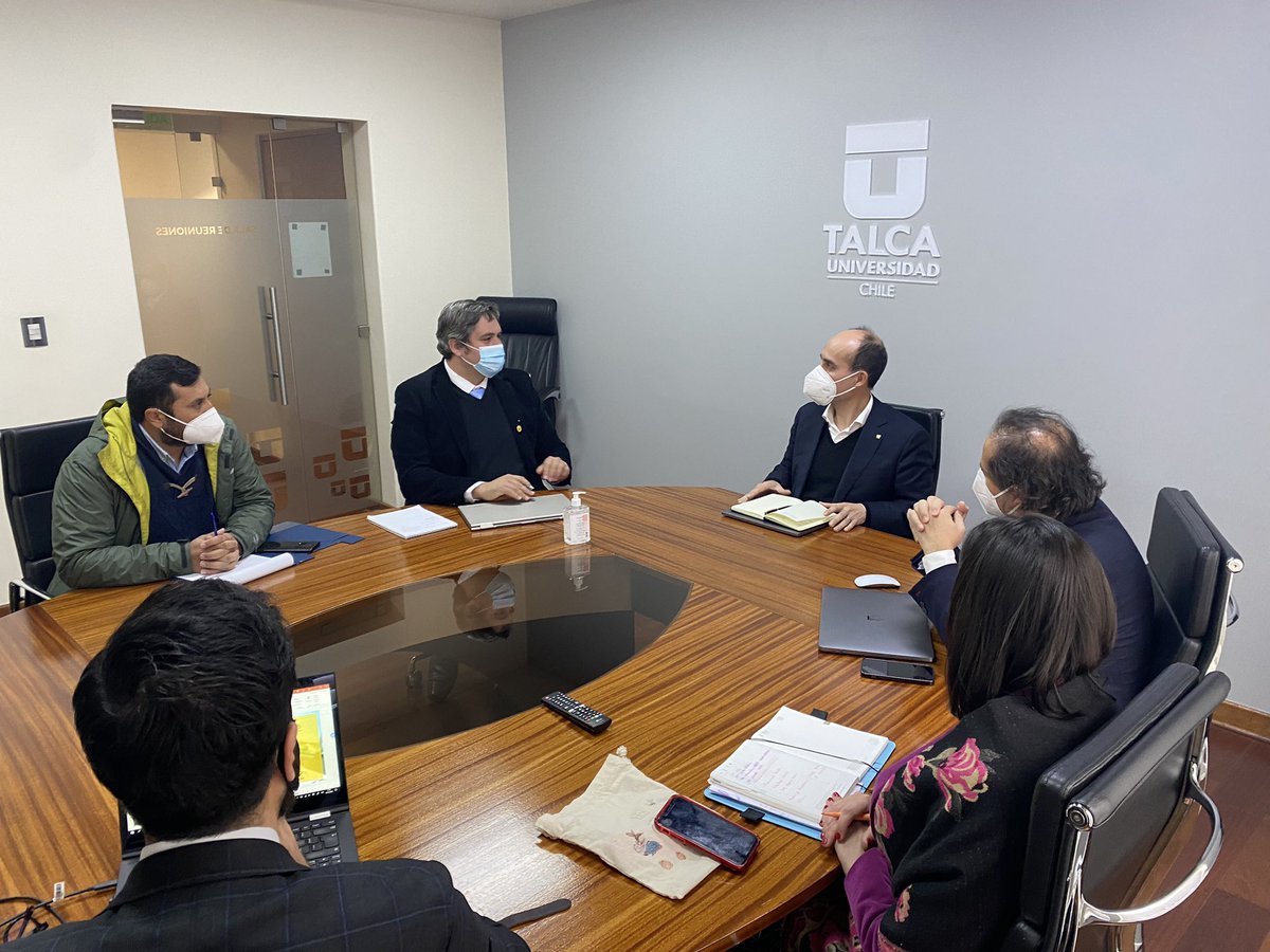 Nos reunimos con el Rector de la <a href="/UTalca/">Universidad de Talca</a> , Carlos Torres <a href="/CarlosTorresFu/">Carlos Torres Fuchslocher</a> junto a integrantes del Gobierno Universitario para conversar y conocer la actual situación del la #EducaciónSuperior Pública de nuestro territorio 🎓🏫 <a href="/subeduc/">Subsecretaría de Educación</a> <a href="/SubseEdSuperior/">Subsecretaría de Educación Superior</a> <a href="/panchovarelam/">Francisco Varela Miranda</a> <a href="/Mineduc/">Ministerio de Educación</a>