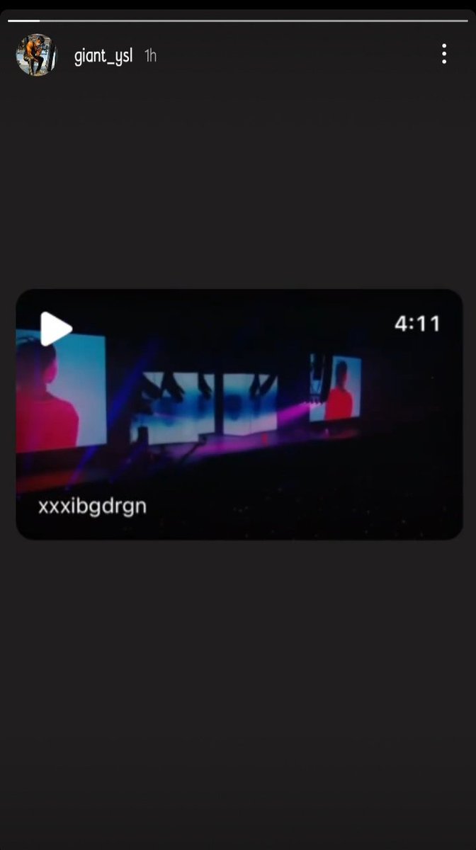 __cofls__'s tweet photo. What is going on????? 👀

@IBGDRGN @YG_GlobalVIP #GDRAGON #권지융 #BIGBANG #빅뱅 #VIP #MOTTE2017 #YG https://t.co/gQXLLnapeQ