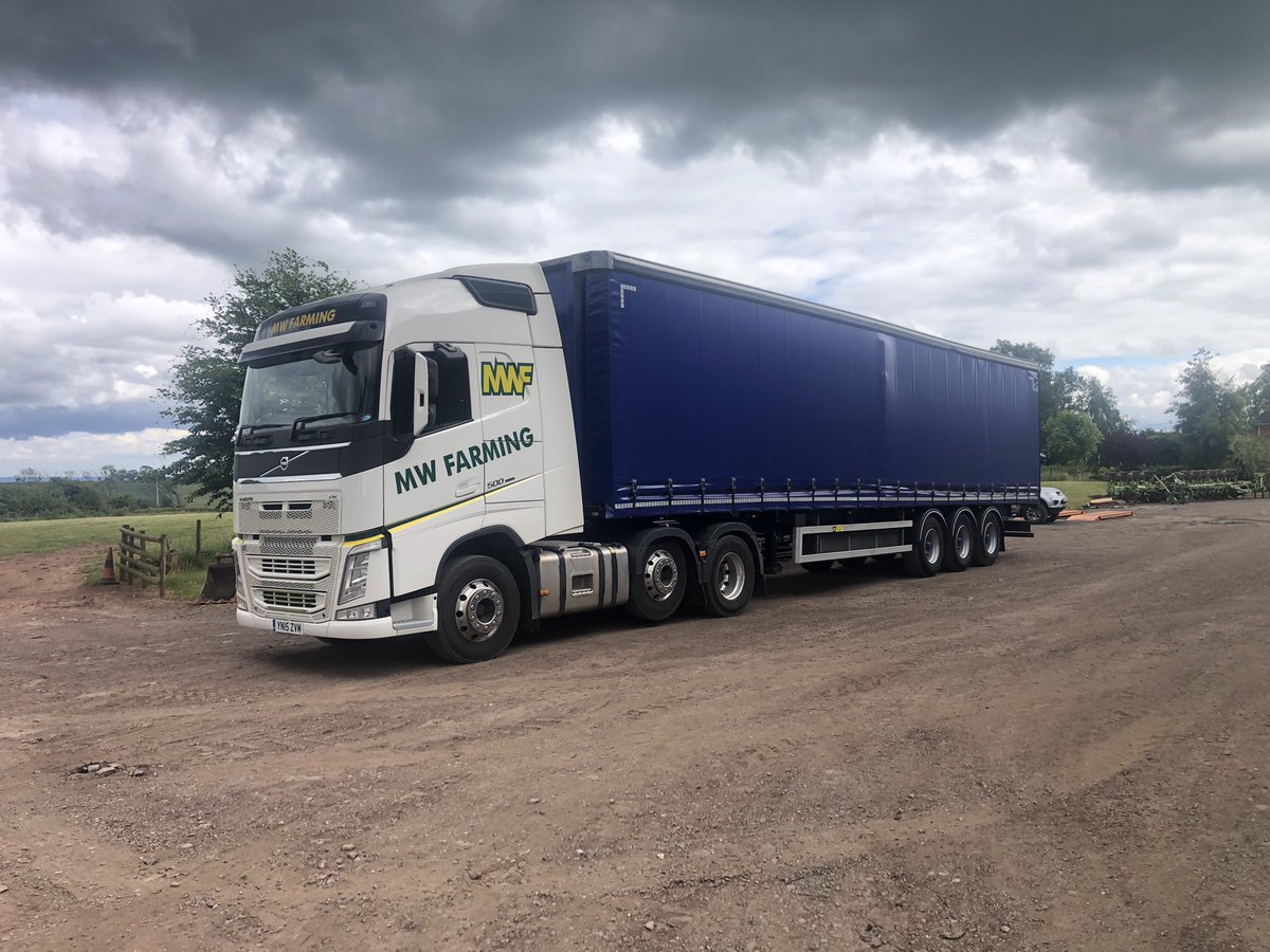 Added a curtainsider to the lineup. We’ve purchased this as we’ve gained some harvest and winter work for it but always looking for work. Also means we won’t be waiting on seed like last year, just pop and collect it ourselves 🚛💨