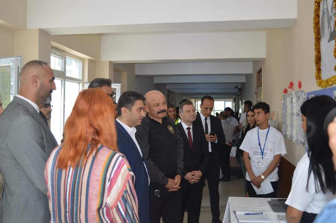 OzanMALKOC61's tweet photo. Kaymakamımız Sn.Salih ÇİĞDEM,
İl Emniyet Müdürü Dr.Oğuzhan YONCA ve ilçe protokolünün de teşrifleri ile Tuzluca Mesleki ve Teknik Anadolu Lisemizde düzenlenen''4006 TÜBİTAK BİLİM FUARI''na katılarak öğretmenlerimiz ve öğrencilerimizle bir araya geldik.

Emeği geçen herkese👏👏👏 https://t.co/JSmJz396m2