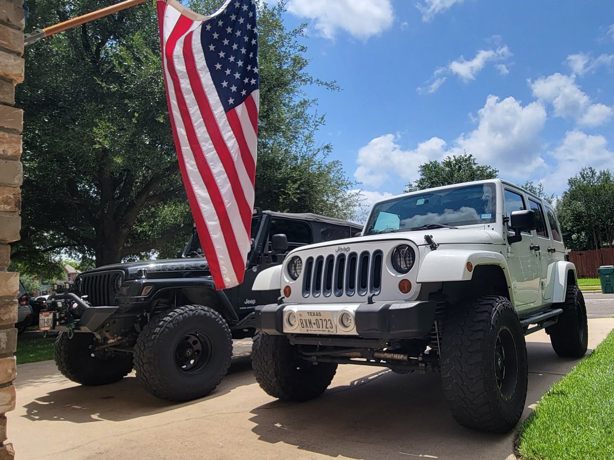 Happy Memorial Day!🇺🇲
<a href="/THEJeepMafia/">The Jeep Mafia</a> <a href="/Legendary1941/">Legendary 1941</a> #LJ #JKU #USA #thankyouforyourservice