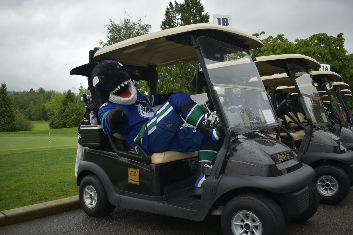 abbycanucks's tweet photo. We’re at @morgancreekgolf today for the annual @canucksalumni golf tournament ⛳️

Look who we bumped into! https://t.co/DKfOvlV9eF