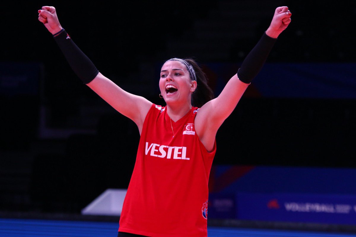 voleybolplus's tweet photo. Hazırsanız başlıyoruz! 🤍❤️ #firstpracticedone https://t.co/xfg6jqyj3p
