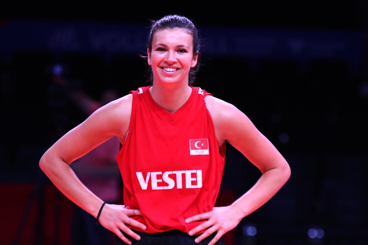 voleybolplus's tweet photo. Hazırsanız başlıyoruz! 🤍❤️ #firstpracticedone https://t.co/xfg6jqyj3p