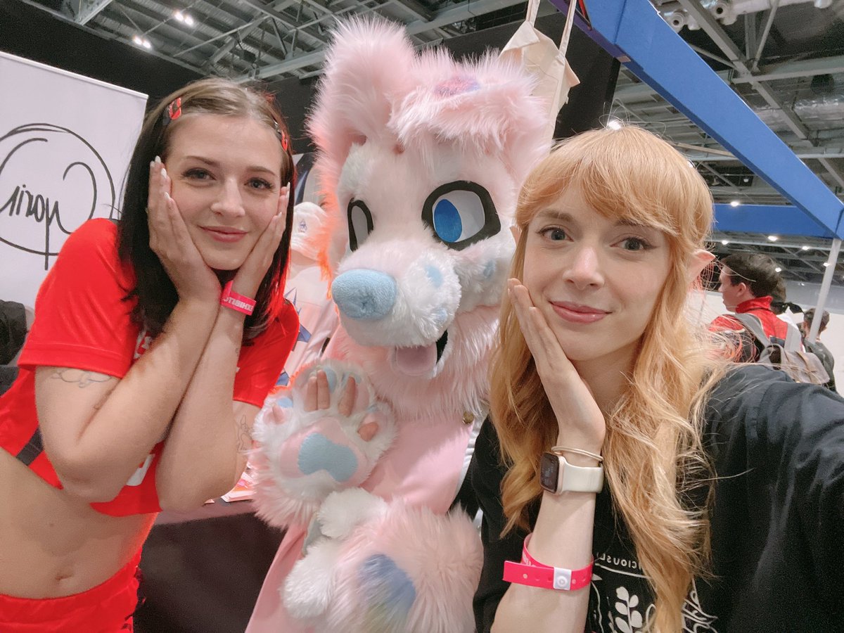 <a href="/connieglynn/">Connie Glynn Books</a> saved me this weekend being my booth babe and emotional crutch