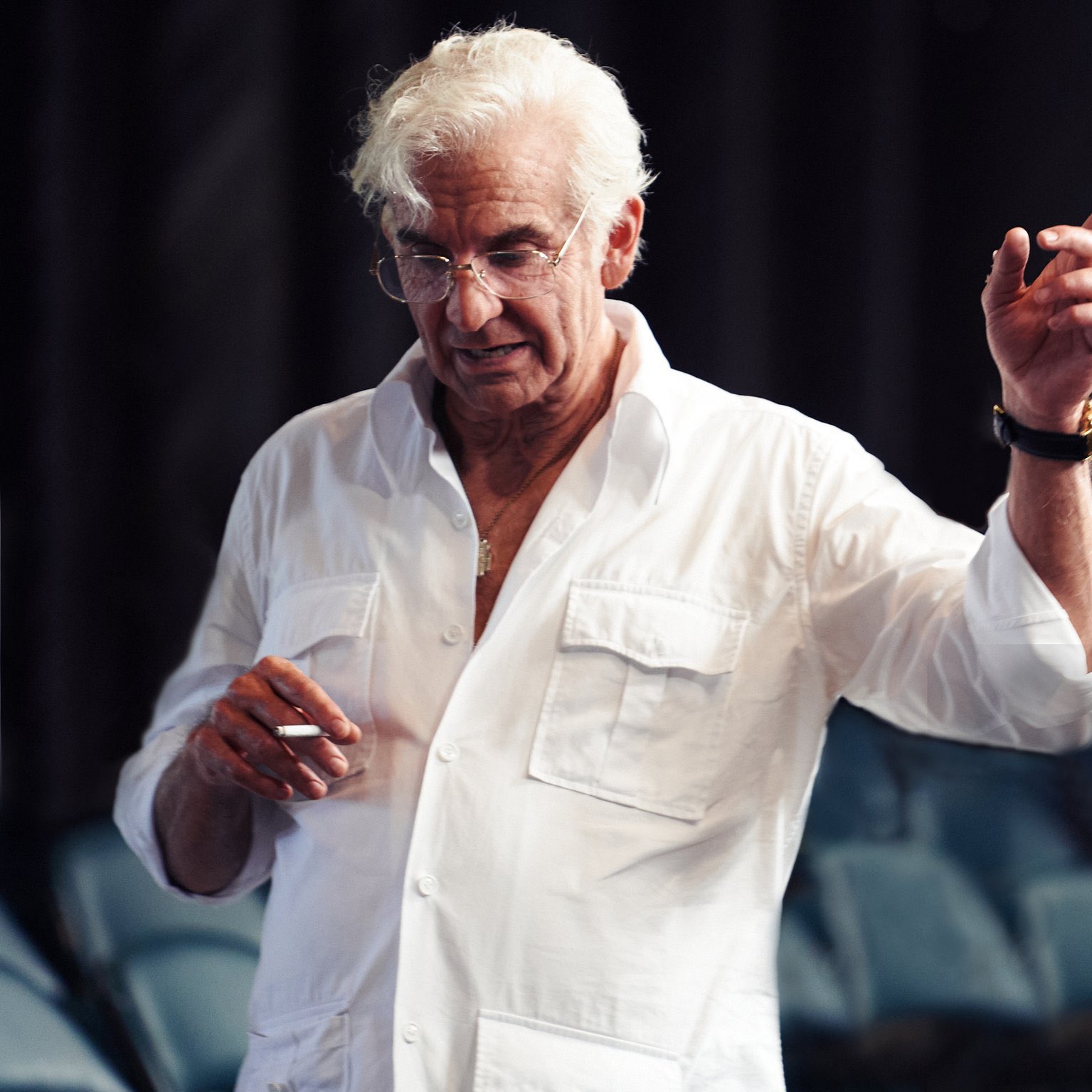 on Twitter "Bradley Cooper is UNRECOGNIZABLE as