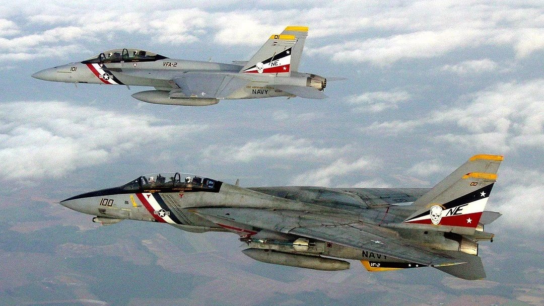 RealAirPower1's tweet photo. Bounty Hunters, old and new 😉 Notice the VF-2 and VFA-2 markings on the F-14 and the F/A-18 respectively? Good times...#avgeeks #aviation #aviationdaily #aviationlovers #USNavy #TopGun #TopGunMaverick https://t.co/68BJEFbVGh