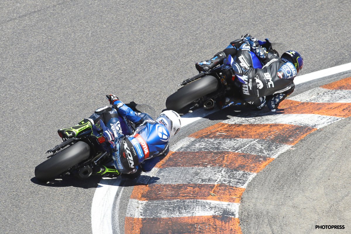 YamahaMotorFr's tweet photo. #FSBK – 28-29 mai 2022
#Lédenon-30 (3/7) : #MathieuGines (#R1M) et #ValentinDebise (#R1) se partagent les podiums #Superbike https://t.co/xUCNs9ngS0
#YamahaRacing | #Yamalube | #RevsYourHeart | #R6 | #R3 https://t.co/63WIWSsuwo
