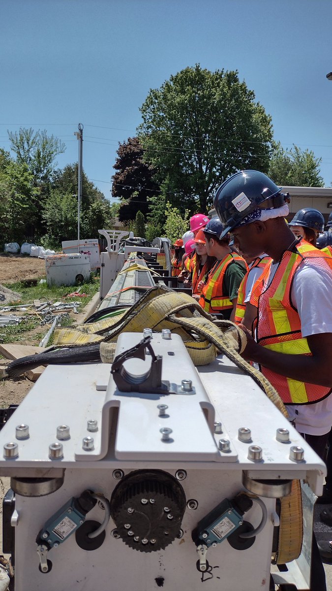 designteacher1's tweet photo. Thank you to @H4HWindsorEssex @NIDUS3D @_investwe ๐ค
#techdesign students learned about #3Dprinted homes
A #firstincanada and visited the
#windsorvrcave
#3dprintedhouse @WECDSB @stjlasernews @LaserStudents @STJTWEET
More photos ๐
https://t.co/TBRLYK8YqL https://t.co/LmPn72uAuh