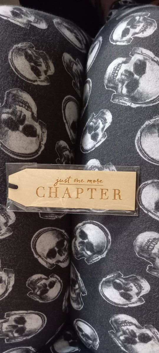 smbslt's tweet photo. If we get to read today, this is todays #bookmark #justonemorechapter #woodenbookmark xxx #bookworm #bookgeek & todays #leggins are #skulls #skillprint finally out of pyjamas https://t.co/vDXMmCNfml