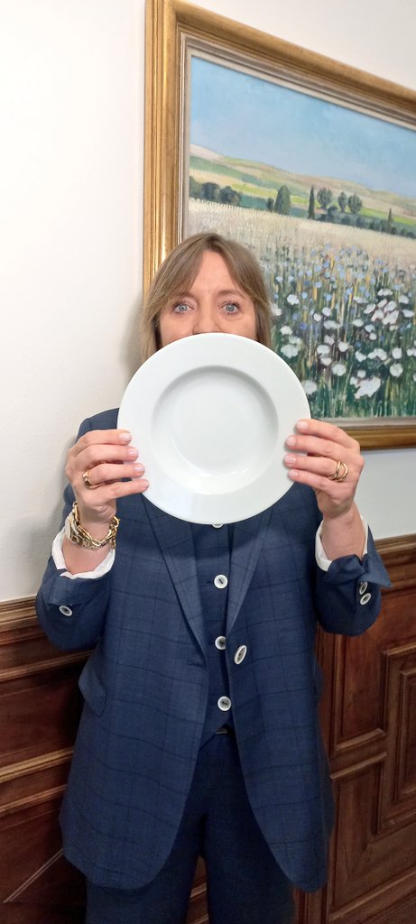 catalaxus's tweet photo. Soy Xus y me uno a #NingúnHogarSinAlimentos para que a ninguna familia le falte un  🍽 en la mesa. Haz tu donativo Bizum 3️⃣8️⃣0️⃣1️⃣4️⃣.

@caixabank @FundlaCaixa 
@fesbal_org @B_Alim_Sev @bancocadiz @bancoalihuelva @FundacionBAB @B_AlimentosCC https://t.co/Tx6KhWJgsf