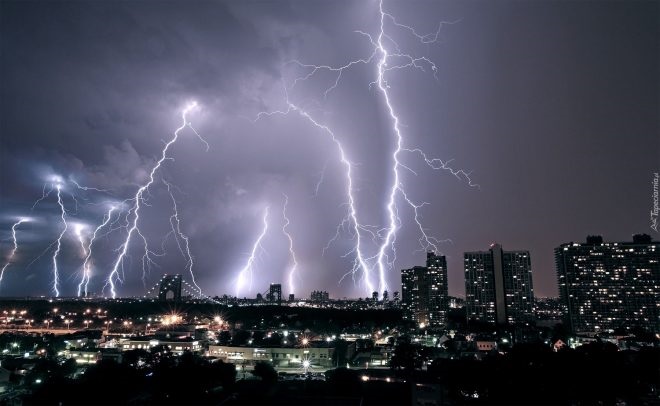 DES_MINSAL's tweet photo. [Preparados ante las amenazas] - Casi todos hemos experimentado una tormenta eléctrica alguna vez.  A continuación te entregamos recomendaciones básicas para enfrentarlas...
→ https://t.co/Yv9N8Rvy1I https://t.co/YuMwH3KlVM