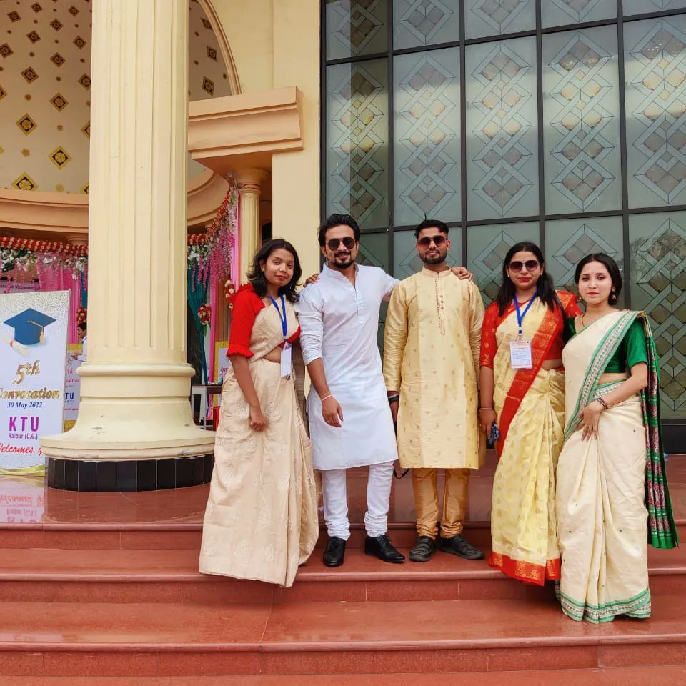 Roma76786's tweet photo. Honoured by Governer of Chhattisgarh Respected अनसुईया उइके Mam on the 5th Convocation of Kushabhau Thakre University of Journalism and Mass Communication.
#convocation 
#KTUJM 
#raipur 
#Chhattisgarh 
@Anilbaghel07 
@KushabhauV 
@DShahidali https://t.co/caNTZR0Yi5