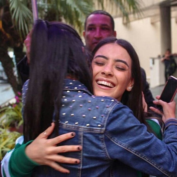 larinasthinker's tweet photo. i dream of that hug every day💭🫂❤️‍🩹 https://t.co/gh1NuhTYPq