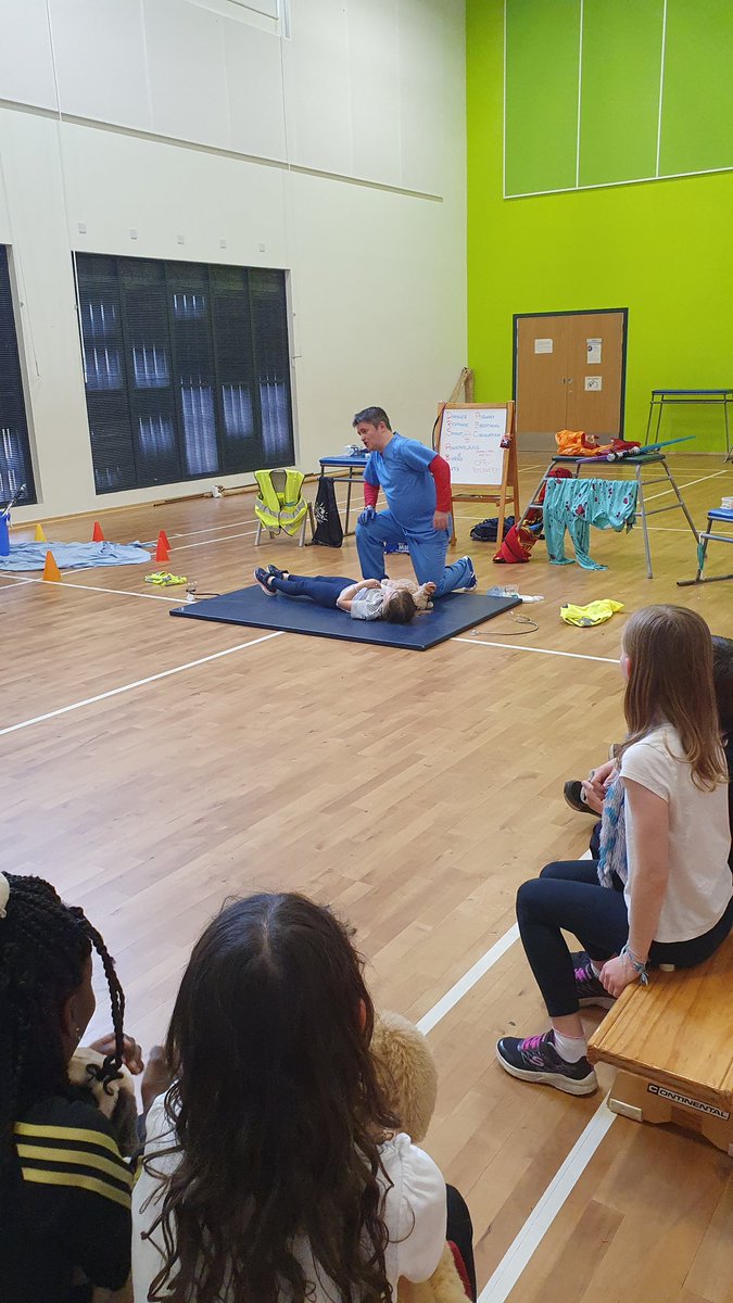 MissComrieSTN's tweet photo. What a great start to health week! P3C absolutely loved the First Aid session with Dr Blackmore this afternoon. #stninhealth https://t.co/58GSOv6o6y