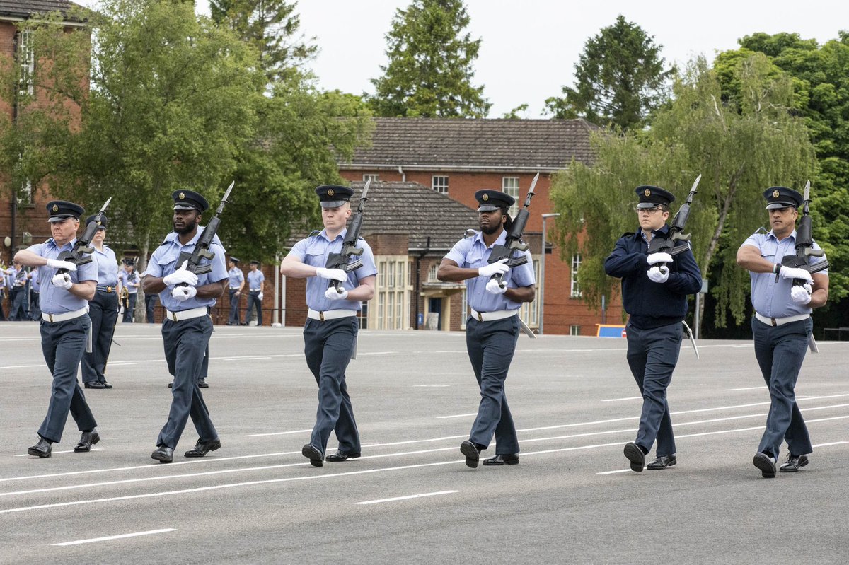 RAFHalton's tweet image. RAF Halton are proud to have welcomed personnel from across the Royal Air Force for rehearsals for the Queen’s Platinum Jubilee Pageant on Sunday. The parading troops have worked hard and are enjoying preparing for this prestigious event. 

#RAF #PlatinumJubilee