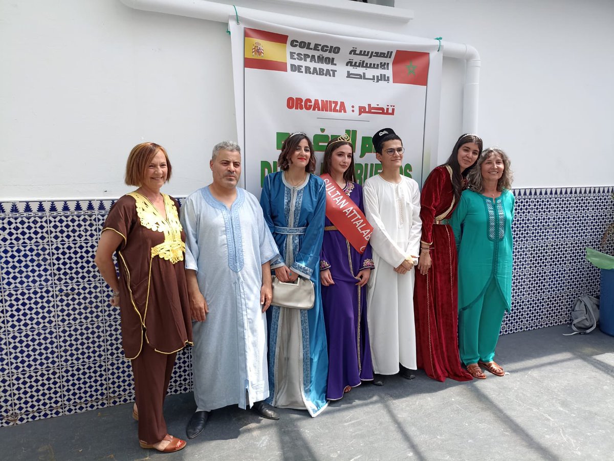 ColegioRabat's tweet photo. El departamento de árabe ha organizado hoy el #DiadeMarruecos. Esta actividad educativa y cultural tiene como objetivo reflejar las tradiciones marroquíes y hacer sentir a los alumnos su cultura e historia.
La temática ha sido "Diversidad y autenticidad del arte popular marroquí" https://t.co/KRCjeL1eLP