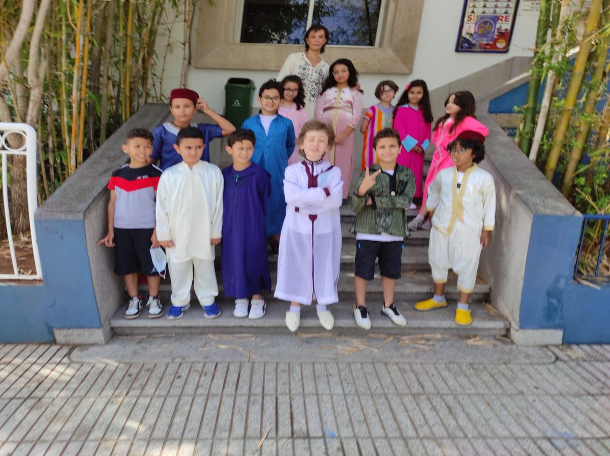 ColegioRabat's tweet photo. El departamento de árabe ha organizado hoy el #DiadeMarruecos. Esta actividad educativa y cultural tiene como objetivo reflejar las tradiciones marroquíes y hacer sentir a los alumnos su cultura e historia.
La temática ha sido "Diversidad y autenticidad del arte popular marroquí" https://t.co/KRCjeL1eLP