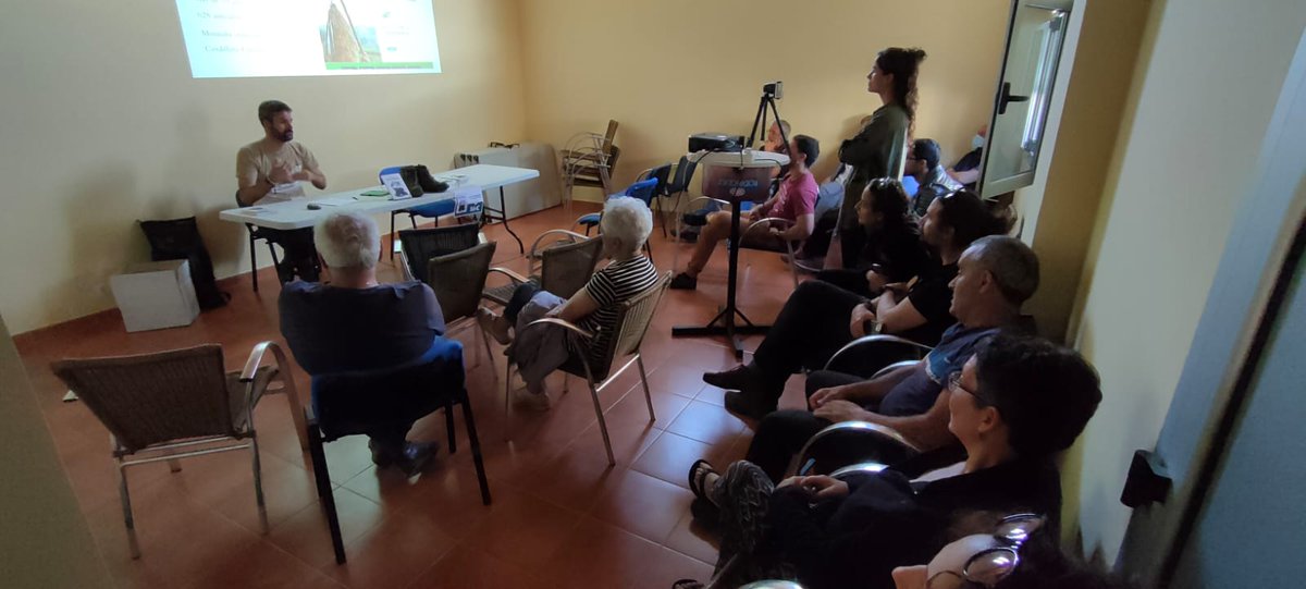 AFImprobable's tweet photo. Asentando las emociones vividas en #Humada dando la charla de #CumbresImprobables y conociendo a sus gentes.
Una gran acogida de los lugareños de Las Loras! https://t.co/d7b2UdB4cR