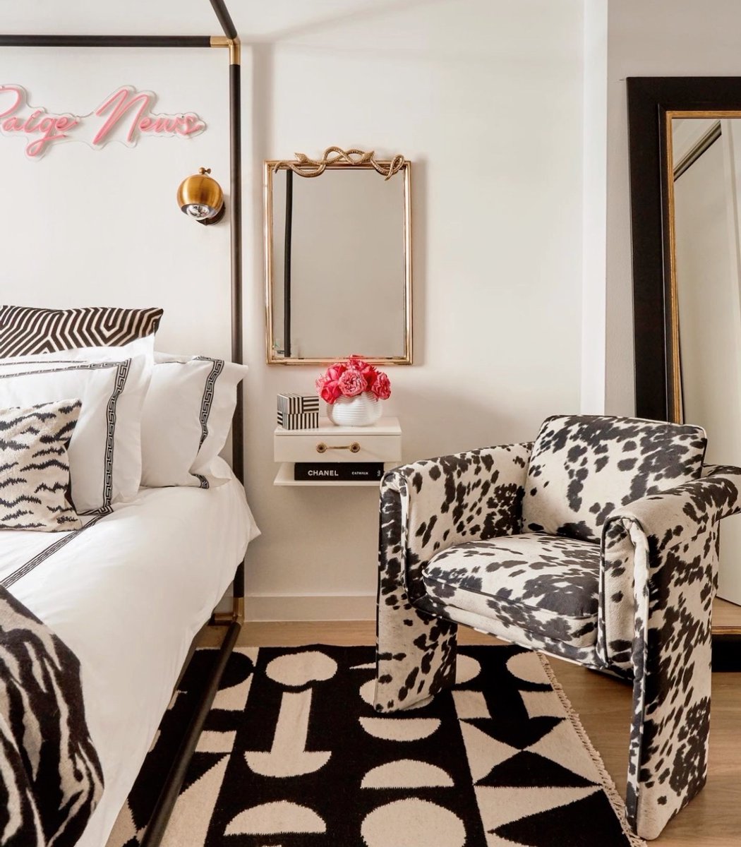 Coordinating decor has never been this easy. (TOP-3 Black) Styled by: @Paige_desorbo Link in bio! #homedecor #homedesign #homesweethome #decor #design #bedroomdecor #bedroomdesign #momenirugs #summer