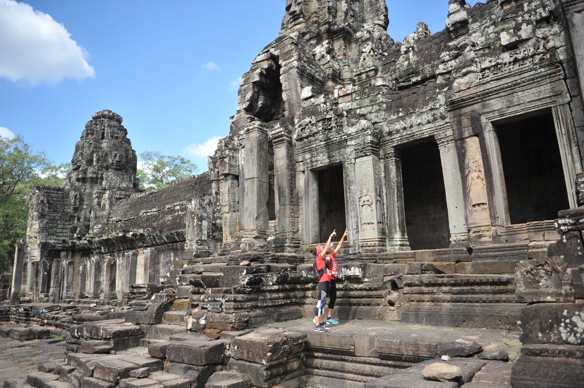 RaidAmazones's tweet photo. Hello les #Amazones ! 

Nous espérons que vous allez bien et que votre préparation (pour celles d'entre vous qui s’envolent pour le #Cambodge) se déroule à merveille ! 

Où en êtes-vous dans votre #préparation ? 😊

#raidamazones #angkorwat #angkortemples https://t.co/3vf7MLOpEy
