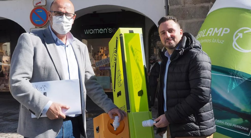 Ginfizz & Gibson tweet media