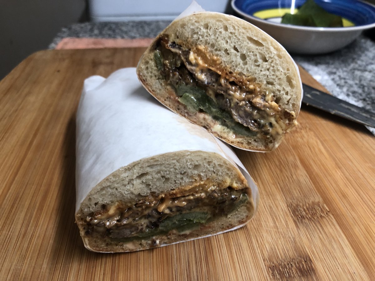 cmatias_l's tweet photo. Nueva receta Philly Cheesesteak: 
https://t.co/GycMdVI3pf #Recetas #Receta #sandwich #sandwich #sanguche #carne #queso #morron https://t.co/pLnTpmW0Yn