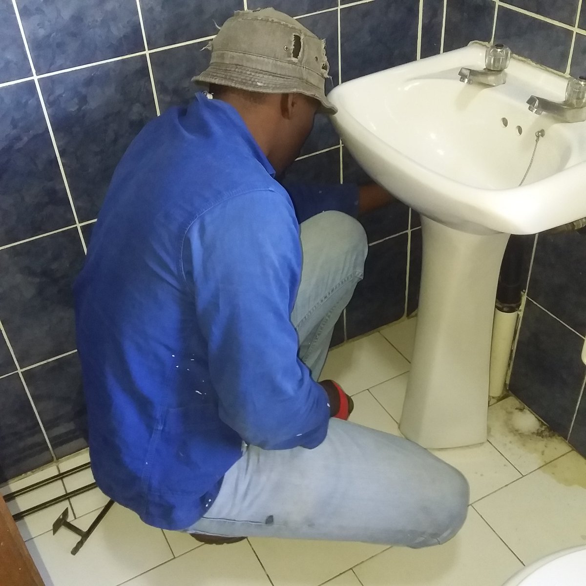 Oscar_Mtileng's tweet photo. WE do bathroom renovations.
Plumbing. Ceiling. Tiling. Wooden floor https://t.co/KFkNwalAz7