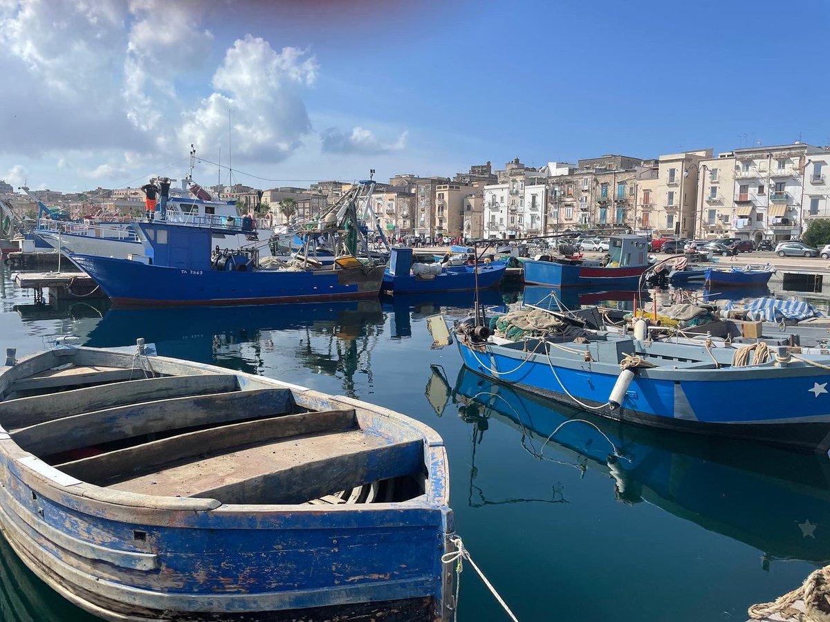 AnnaHesterMusic's tweet photo. My experience of singing &amp; performing began in choirs. It was so wonderful this week to perform in beautiful Taranto with @MusarcChoir for #postdisasterrooftops: singing Purcell, humming, processing, chanting, dancing, tussling, planting trees. Ci vediamo Taranto https://t.co/po1htg7457